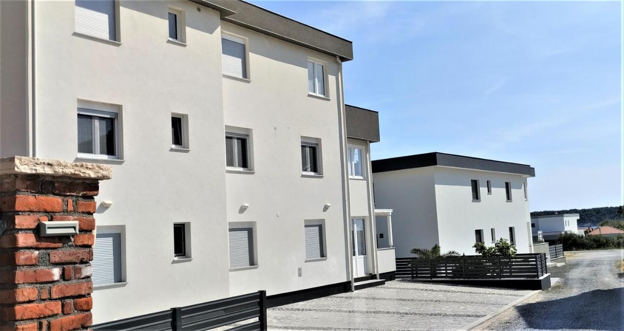 Apartment Ivetka Banjol Exterior photo